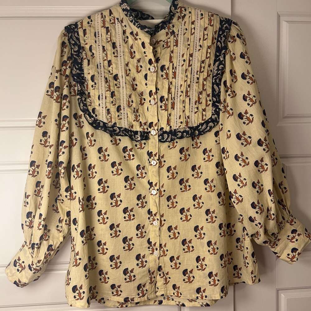 Fox & Hen Ecru Block Print Pleated Blouse Size Medium in Great Condition